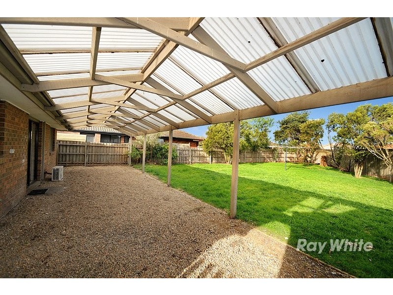 8 Fraser Court, Cranbourne North VIC 3977