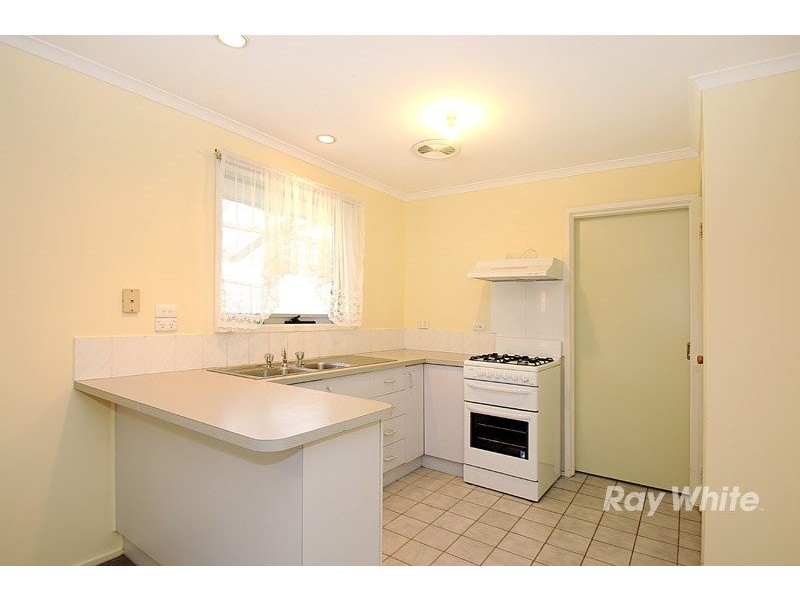 8 Fraser Court, Cranbourne North VIC 3977