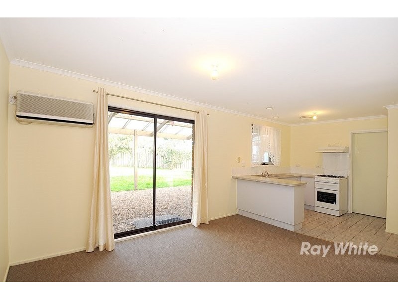 8 Fraser Court, Cranbourne North VIC 3977