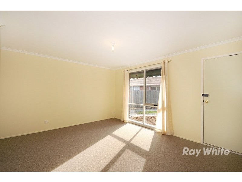8 Fraser Court, Cranbourne North VIC 3977