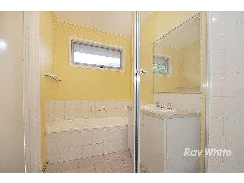 8 Fraser Court, Cranbourne North VIC 3977