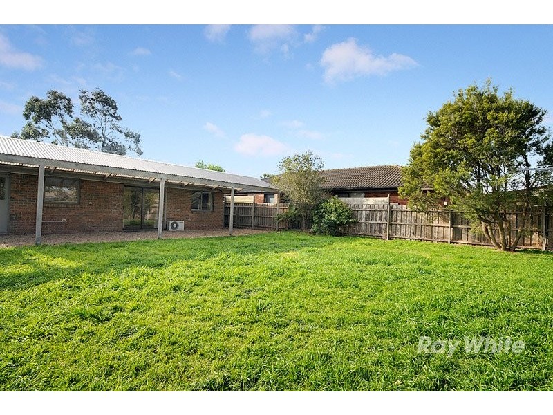 8 Fraser Court, Cranbourne North VIC 3977