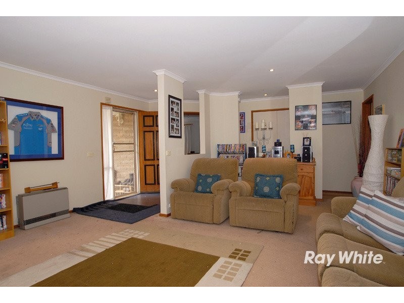 6 Rebecca Court, Cranbourne VIC 3977