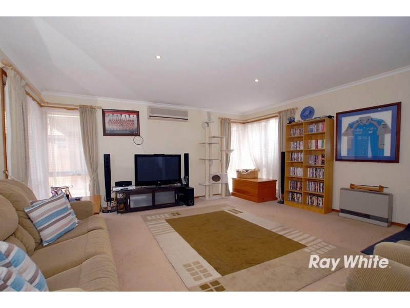 6 Rebecca Court, Cranbourne VIC 3977