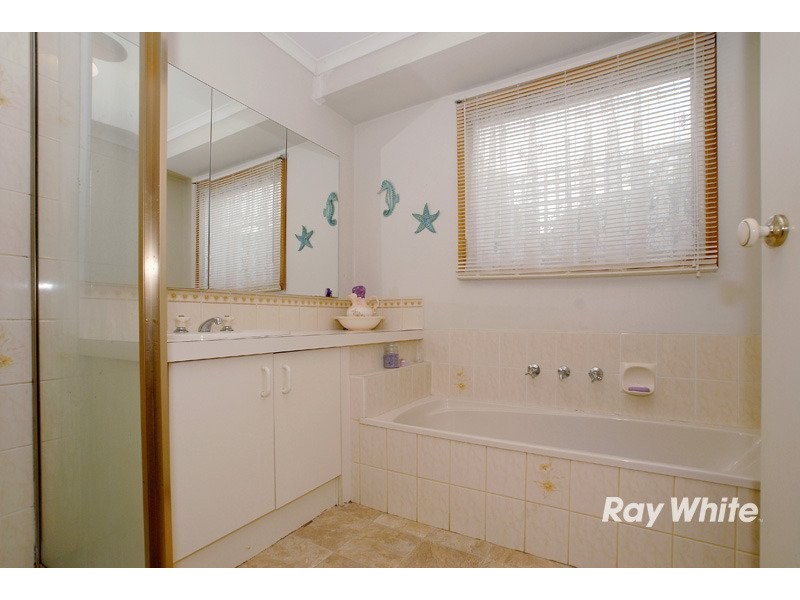 6 Rebecca Court, Cranbourne VIC 3977