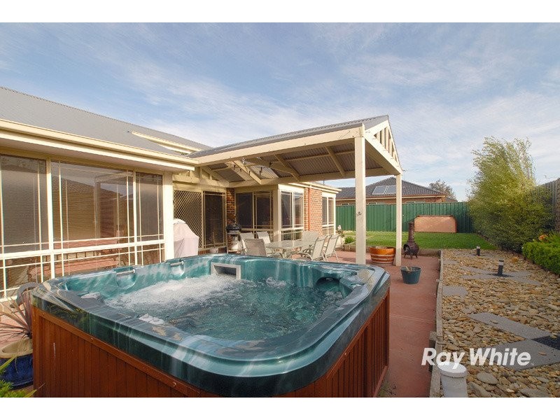 13 Wicklow Drive, Cranbourne VIC 3977