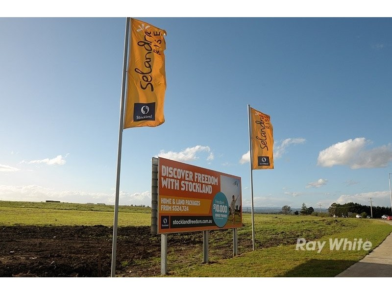 82 Mckillop Way, Clyde North VIC 3978