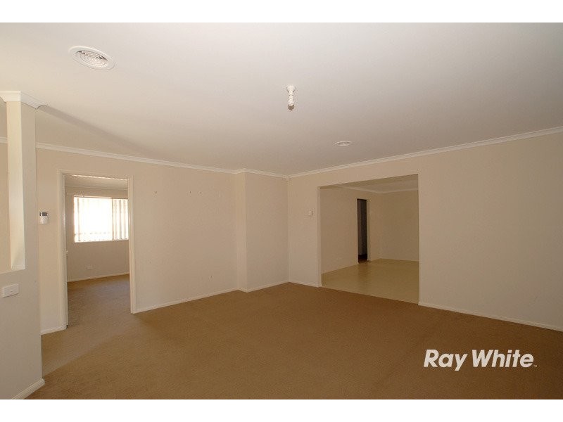 14 Dunferline Crescent, Cranbourne VIC 3977