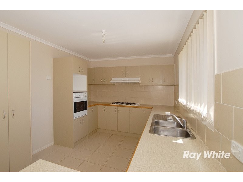 14 Dunferline Crescent, Cranbourne VIC 3977
