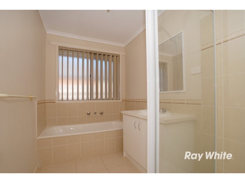 14 Dunferline Crescent, Cranbourne VIC 3977