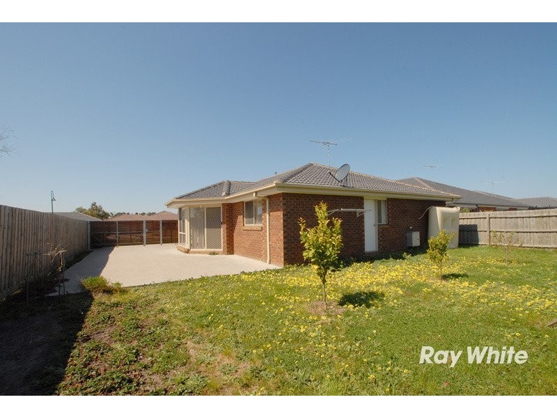 14 Dunferline Crescent, Cranbourne VIC 3977
