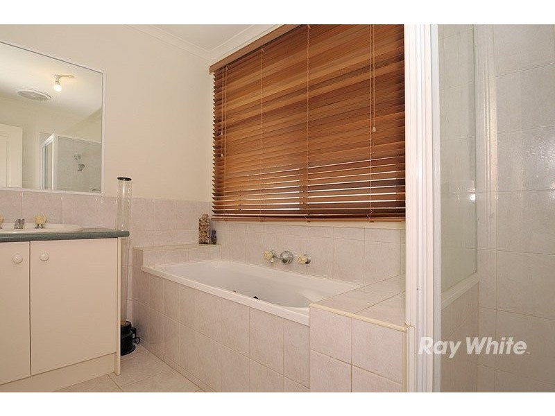 5 Nerrena Rise, Cranbourne West VIC 3977