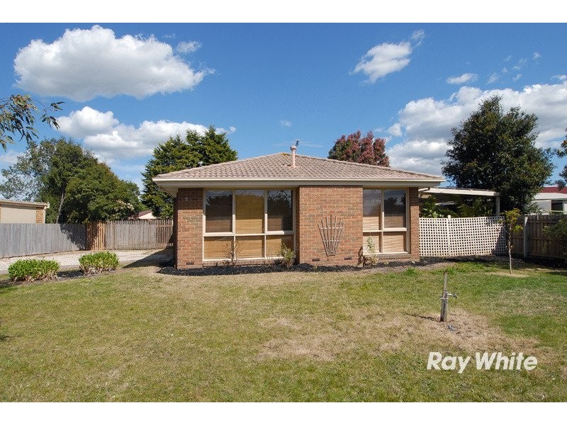 8 Terrence Drive, Cranbourne VIC 3977