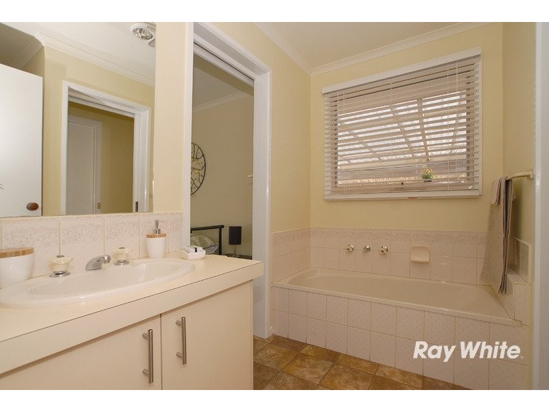 8 Terrence Drive, Cranbourne VIC 3977