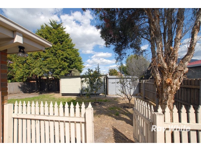 8 Terrence Drive, Cranbourne VIC 3977