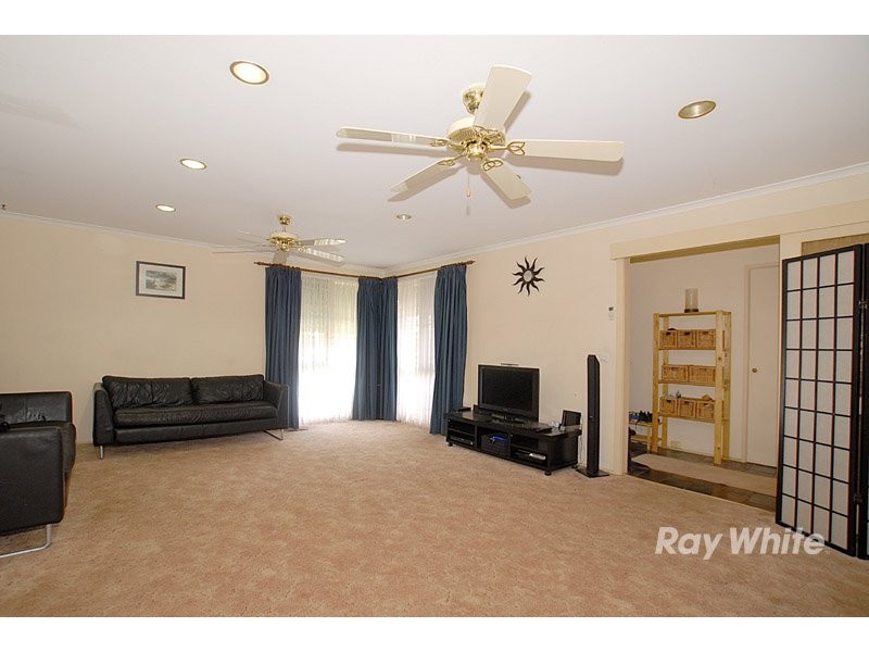 6 Glenbourne Road, Cranbourne VIC 3977