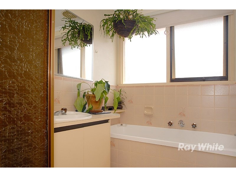 6 Glenbourne Road, Cranbourne VIC 3977