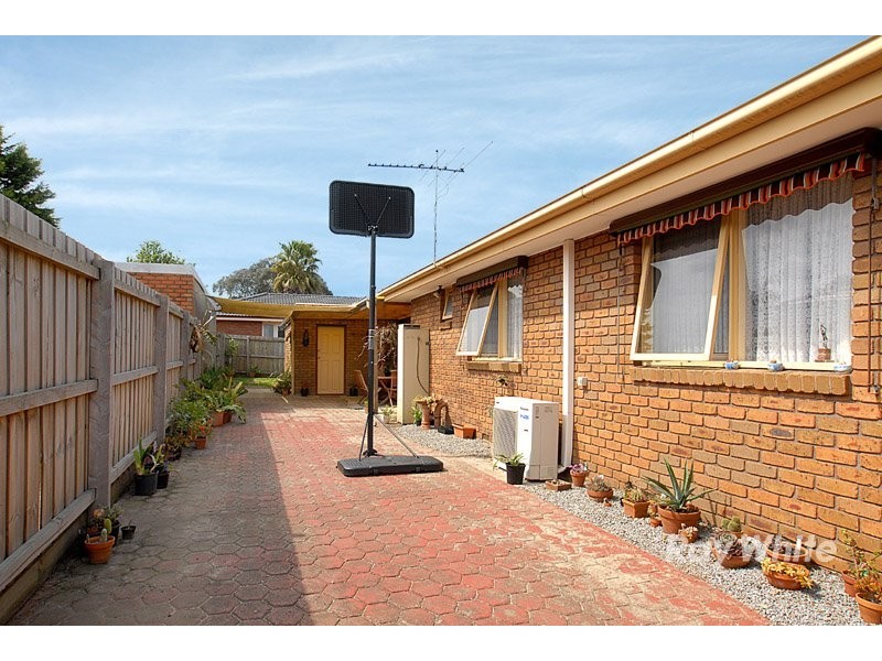 6 Glenbourne Road, Cranbourne VIC 3977