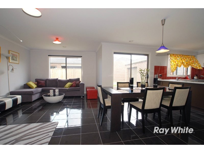 12 Sunline Way, Lyndhurst VIC 3975