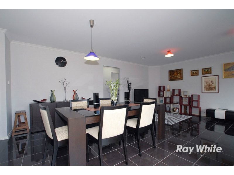 12 Sunline Way, Lyndhurst VIC 3975