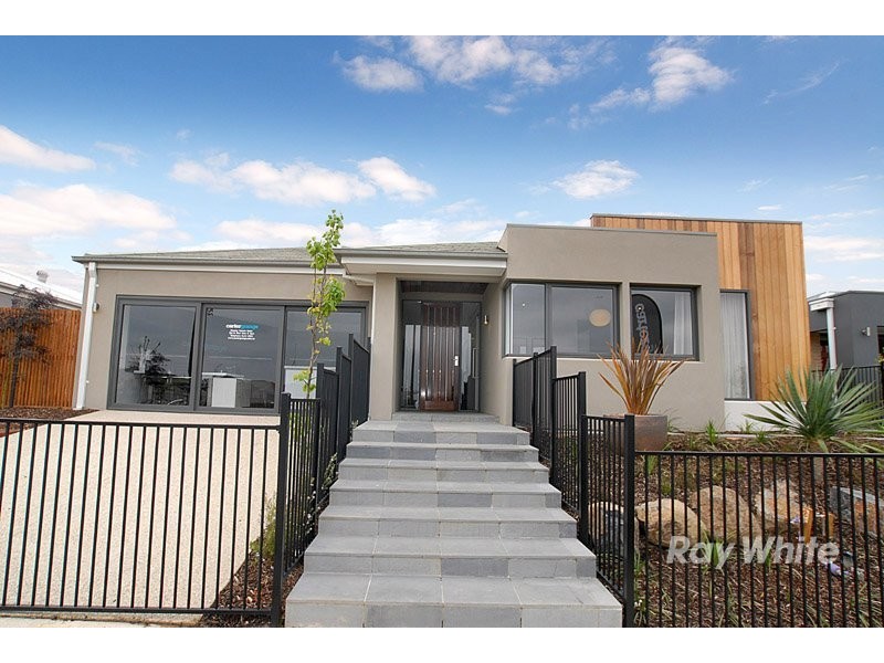 14 Worthington Blvd, Pakenham VIC 3810