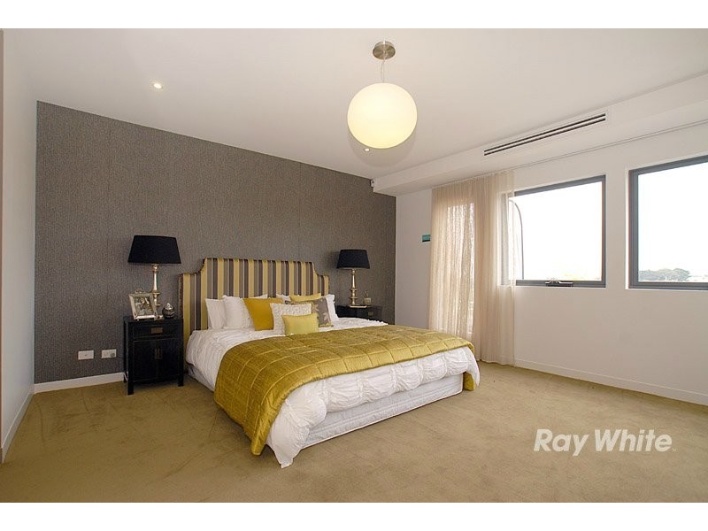 14 Worthington Blvd, Pakenham VIC 3810