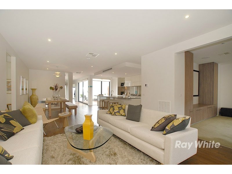 14 Worthington Blvd, Pakenham VIC 3810