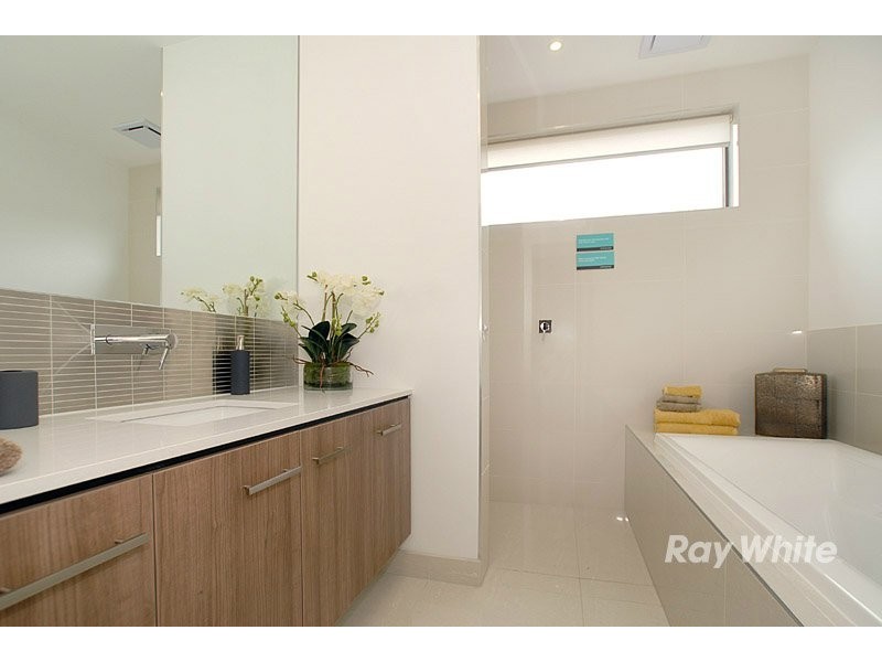 14 Worthington Blvd, Pakenham VIC 3810