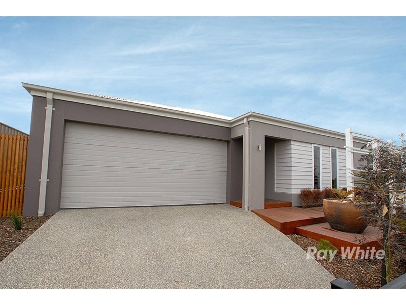 16 Worthington Blvd, Pakenham VIC 3810