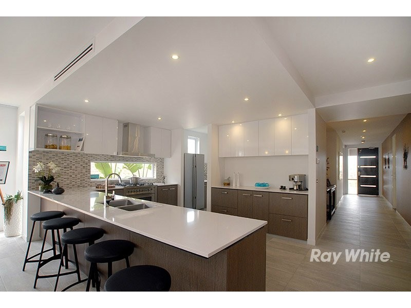 16 Worthington Blvd, Pakenham VIC 3810