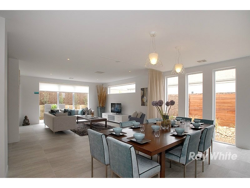 16 Worthington Blvd, Pakenham VIC 3810