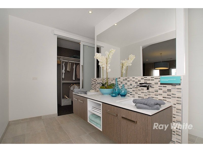 16 Worthington Blvd, Pakenham VIC 3810