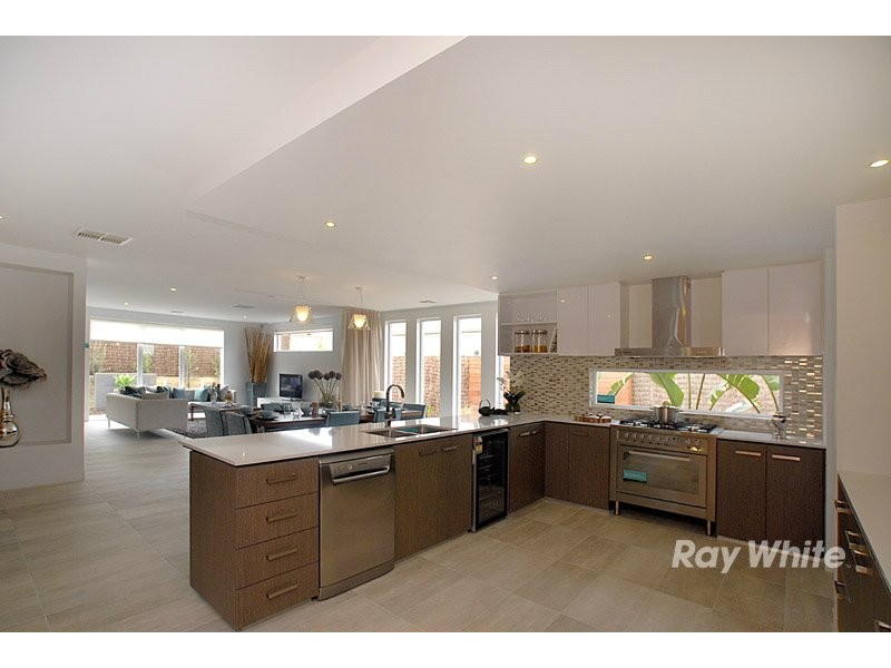 16 Worthington Blvd, Pakenham VIC 3810