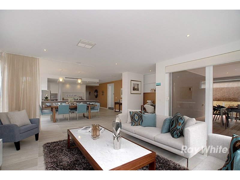 16 Worthington Blvd, Pakenham VIC 3810