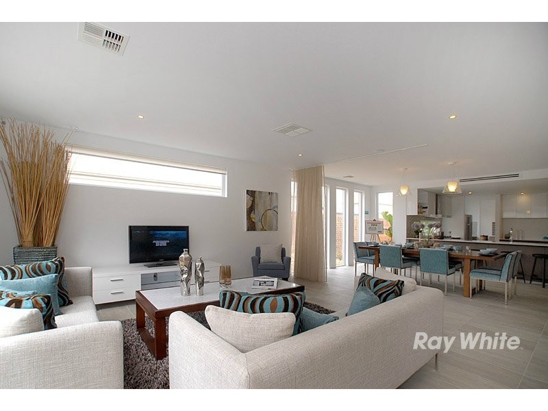 16 Worthington Blvd, Pakenham VIC 3810