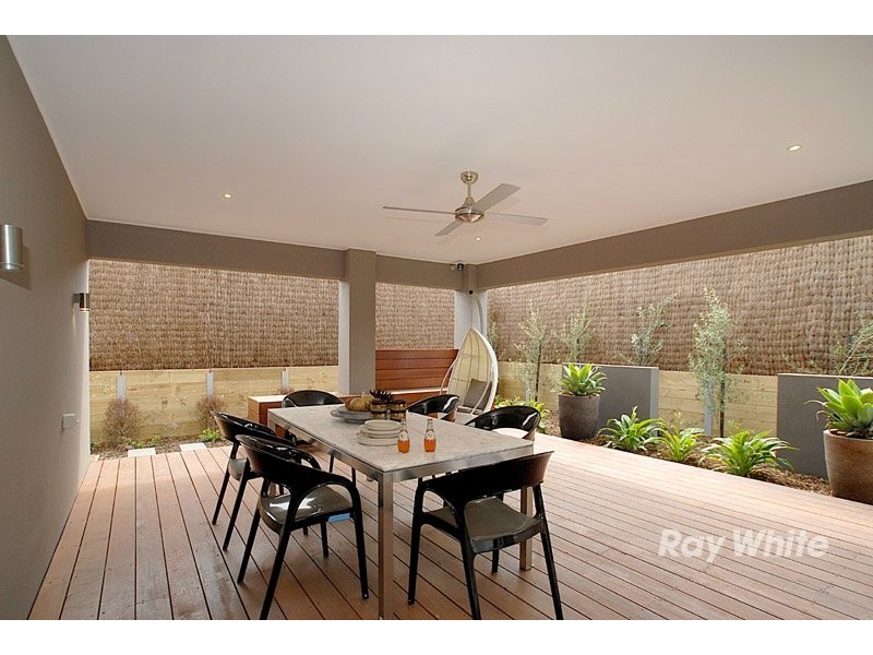 16 Worthington Blvd, Pakenham VIC 3810