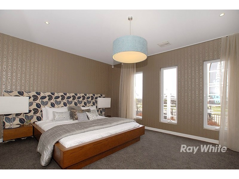 16 Worthington Blvd, Pakenham VIC 3810