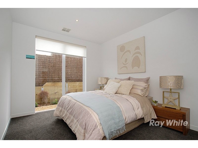 16 Worthington Blvd, Pakenham VIC 3810