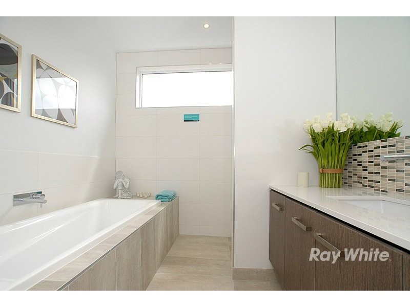 16 Worthington Blvd, Pakenham VIC 3810