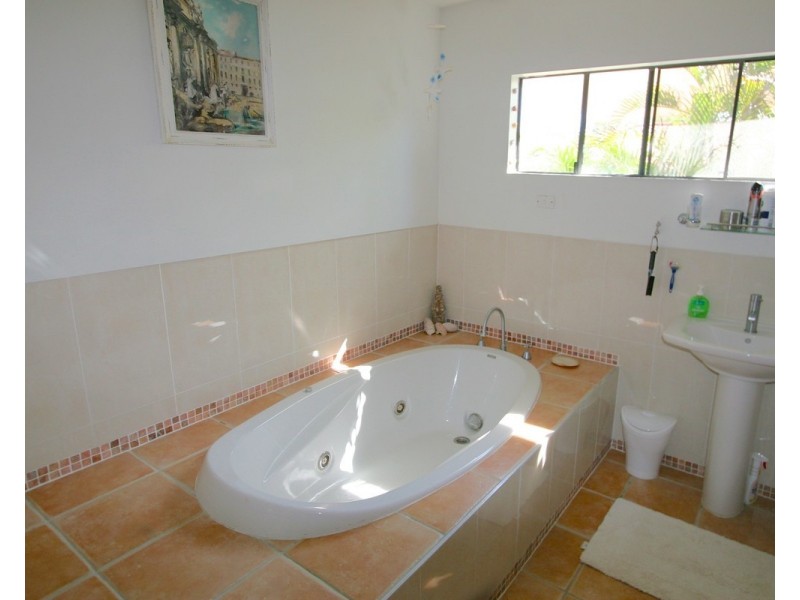 60 Schofield Parade, Keppel Sands QLD 4702