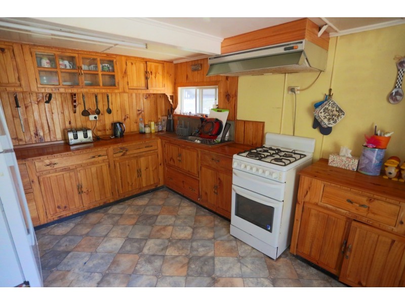 43 Cemetery Road, Cawarral QLD 4702