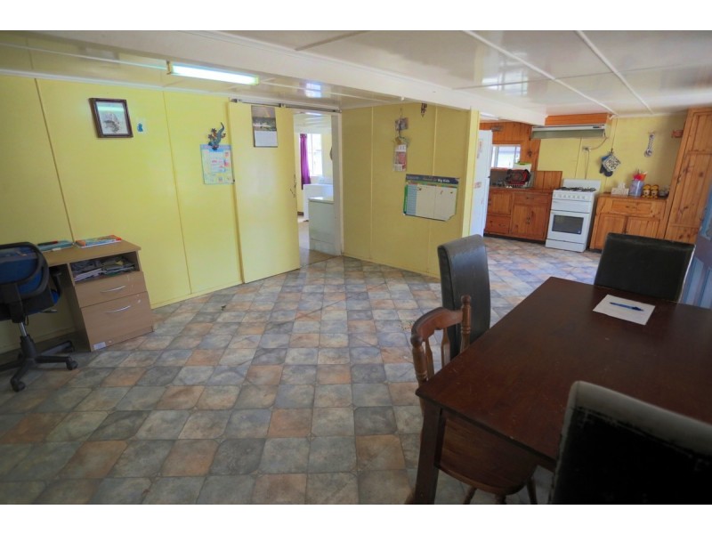 43 Cemetery Road, Cawarral QLD 4702