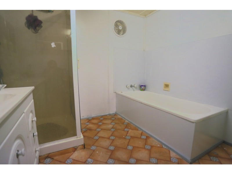 43 Cemetery Road, Cawarral QLD 4702