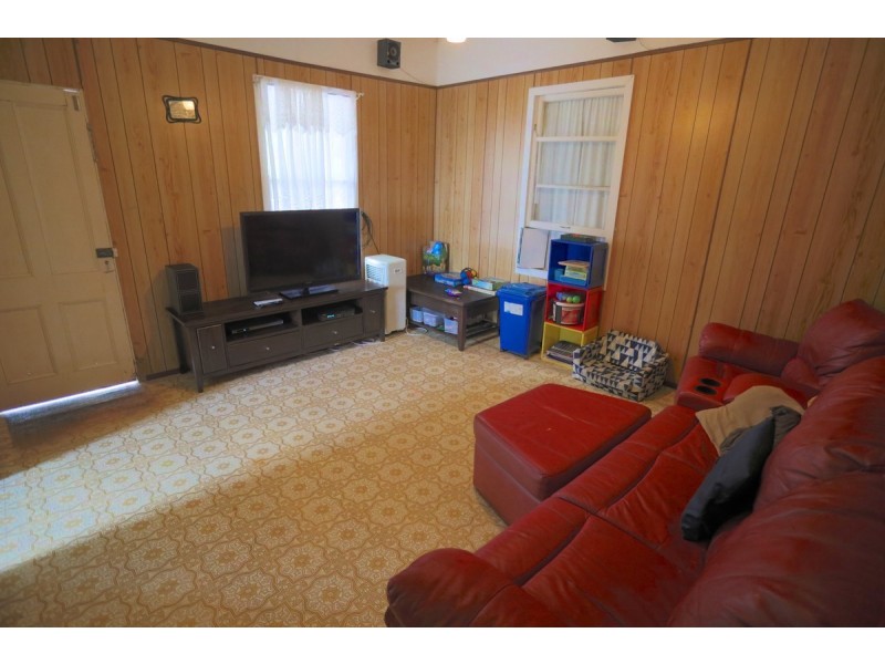 43 Cemetery Road, Cawarral QLD 4702