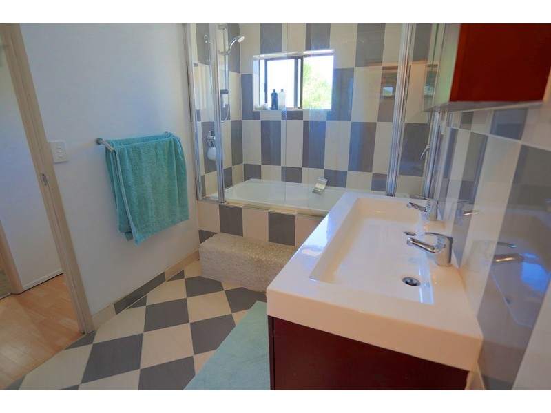 6 Crane Street, Emu Park QLD 4710