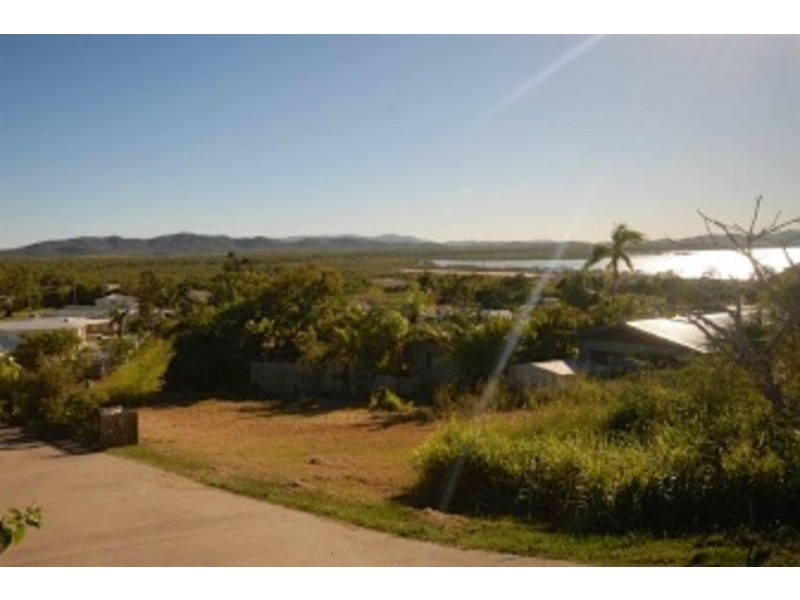 17 Taylor Street, Keppel Sands QLD 4702