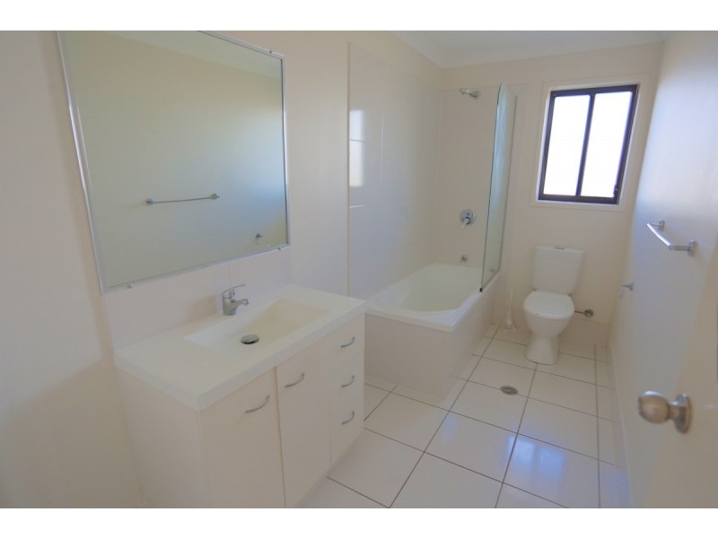 60 Falcon Crest, Zilzie QLD 4710