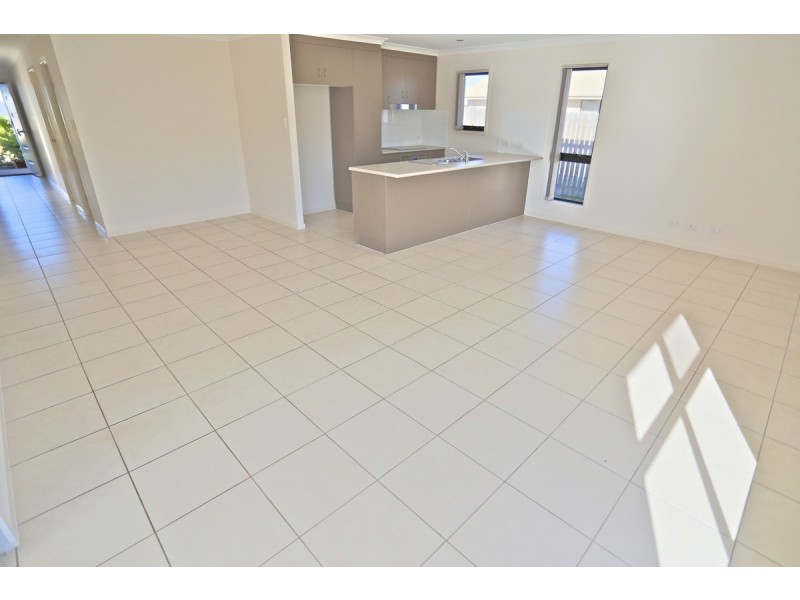 33 Outrigger Drive, Mulambin QLD 4703