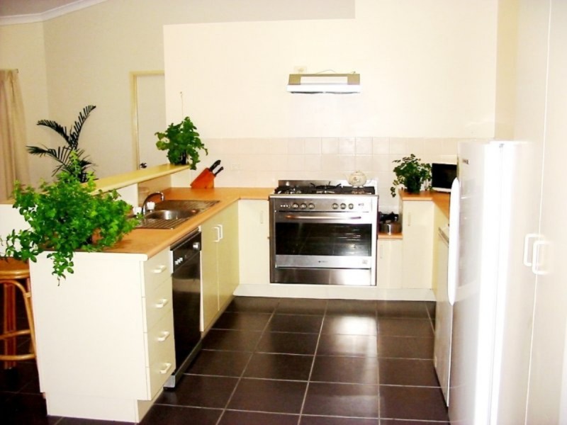 7 Giorgi Close, Keppel Sands QLD 4702