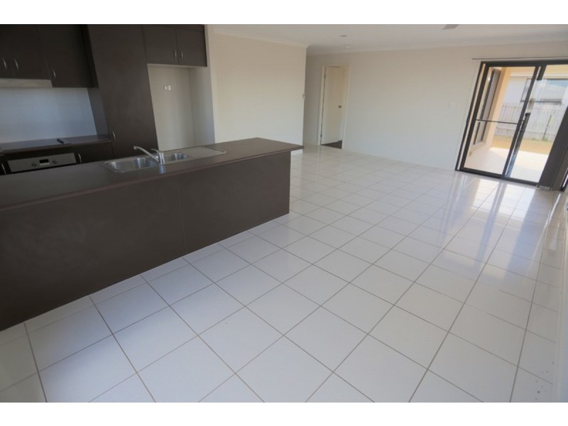 14 Falcon Crest, Zilzie QLD 4710